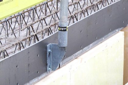 Edge protection on slab edge formwork