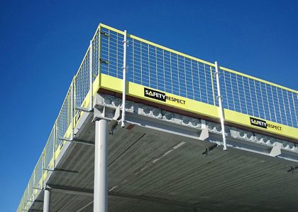 Clamp for edge protection on steel structure